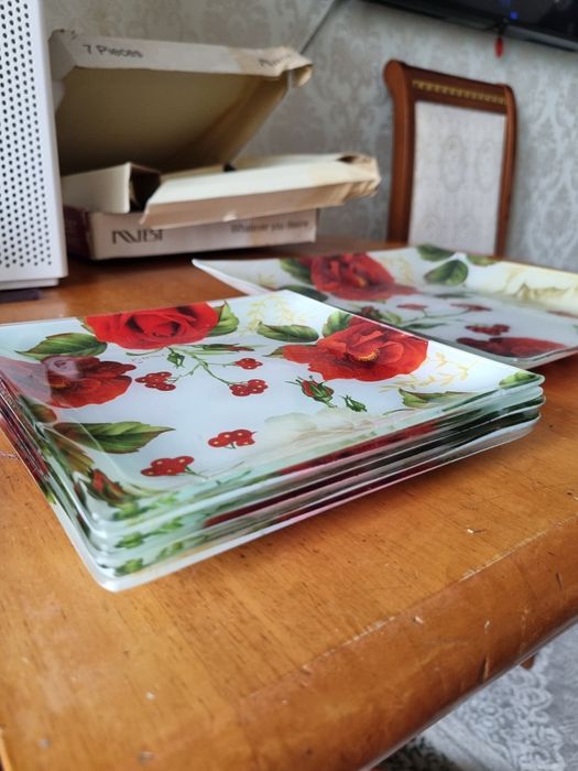 Тарелочки с розами, комплект