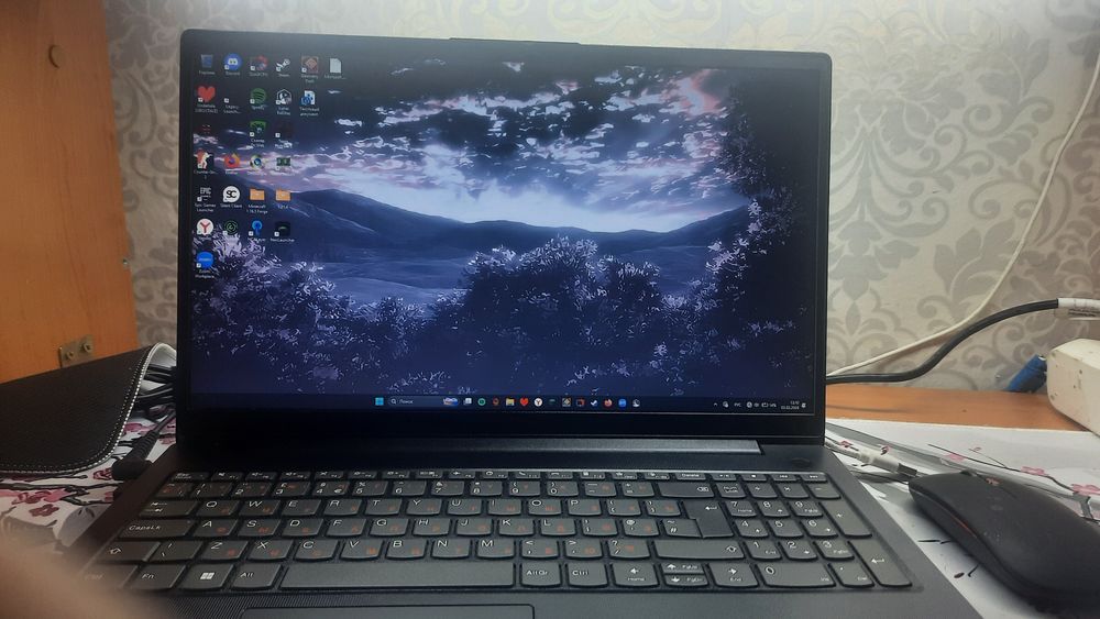 Продаю ноутбук lenovo