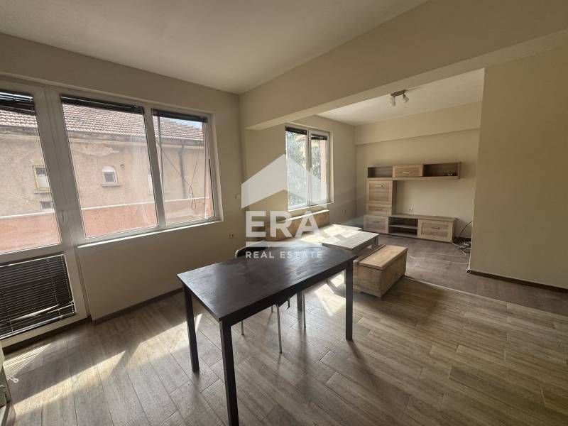 Дава се под наем Тристаен апартамент в Хасково, Център - 75 кв.м за 318.75 € - Снимка #1