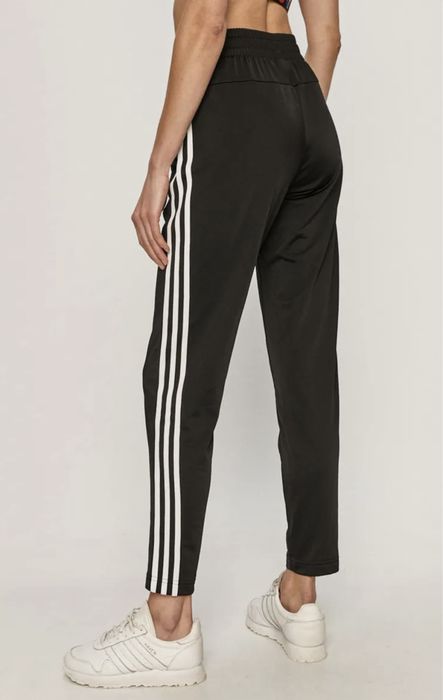 Adidas анцуг Размер XS– Като Нов