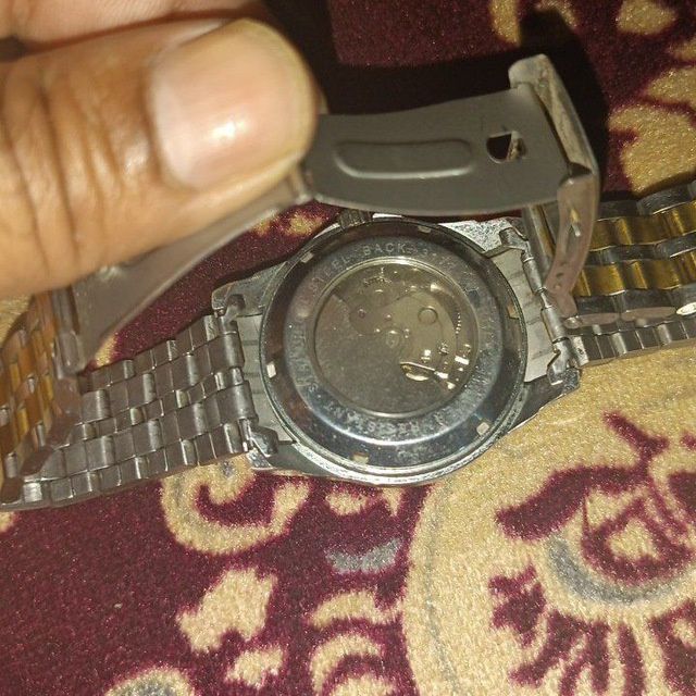 Ролекис соат сотилади