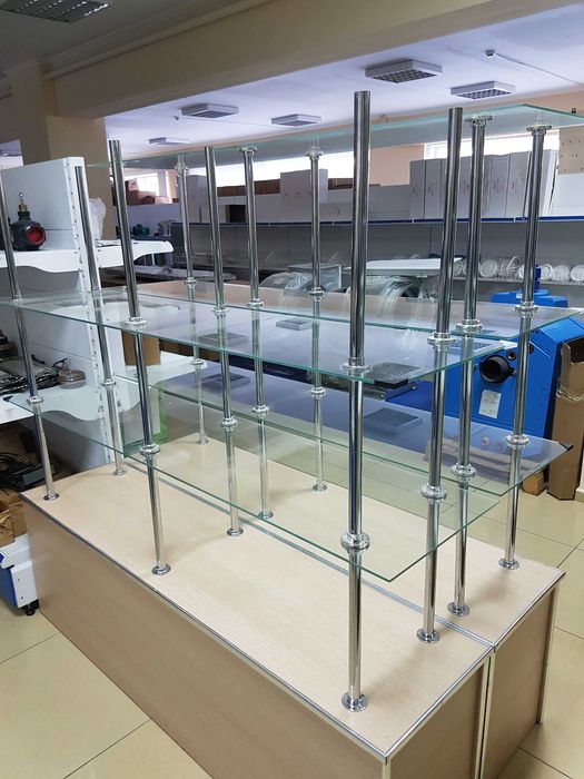 Тумба со стеклянными полками