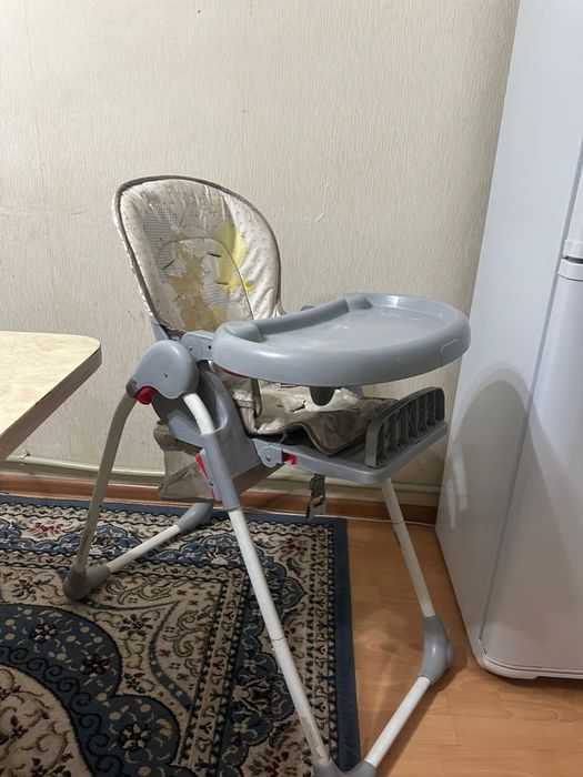 Стол для кормление
