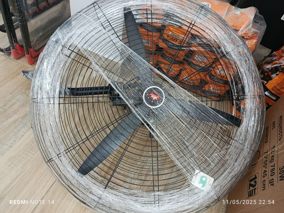 Kotta Devorga qotiriladigan Ventilyator Kuchli matori. Orginal brend