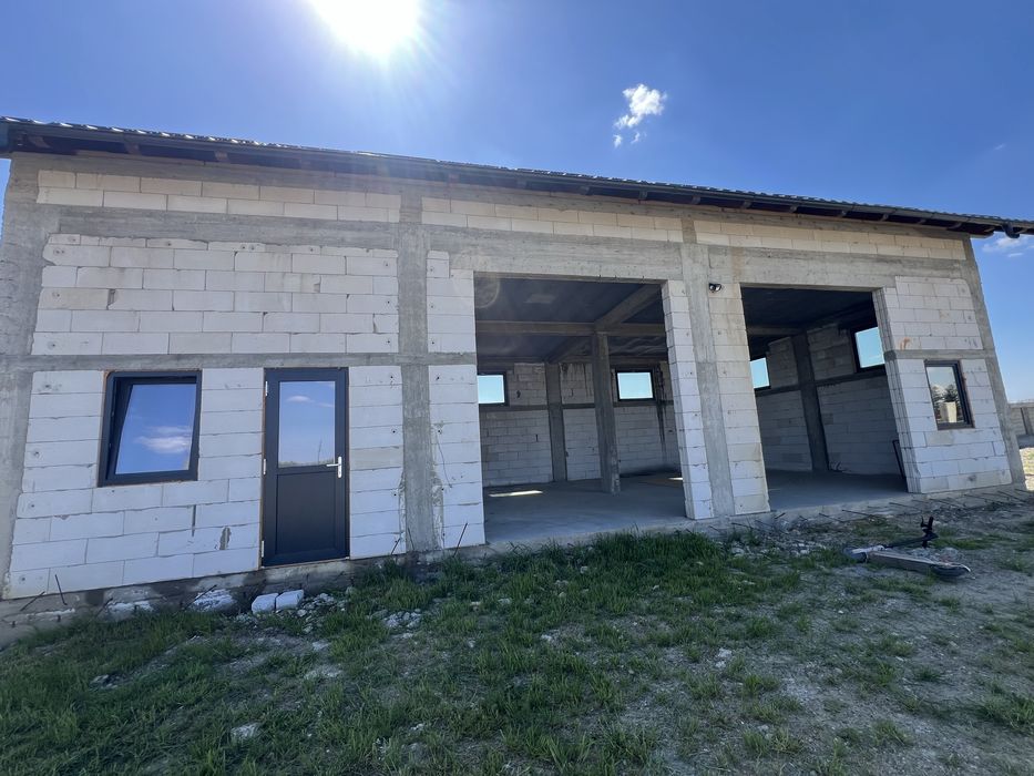 Hala plus teren de vanzare