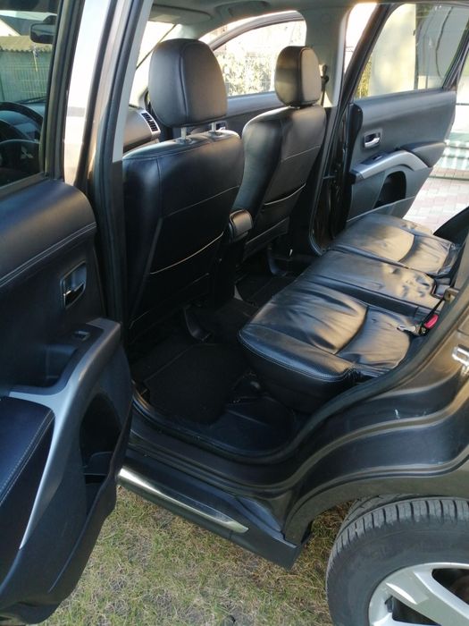 Vând mitsubishi outlander.   An 2011.    Masina personala