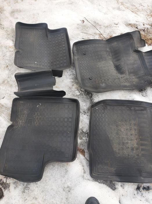 Продам Полики на рено логан оригинал