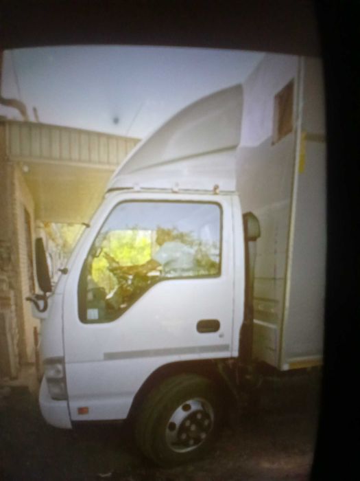 Isuzu nqr 71 pl sotiladi 37000 $  yurgani 380 000
