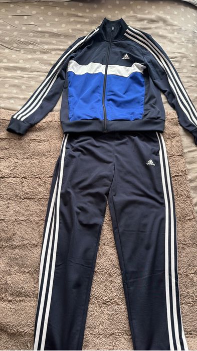 Compleu adidas pentru arad