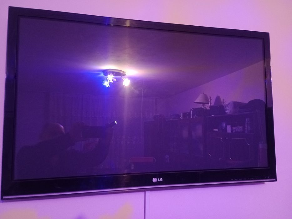 Vînd 4 tv LCD jvc telefunken lg diag 82 și 107