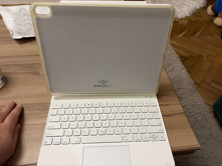 ESR Rebound Magnetic Keyboard Case iPad Air 13 inch