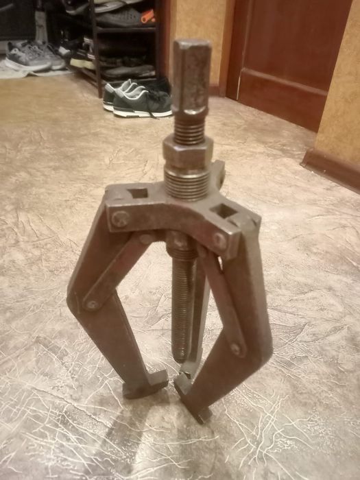 Трехлапный механический съёмник