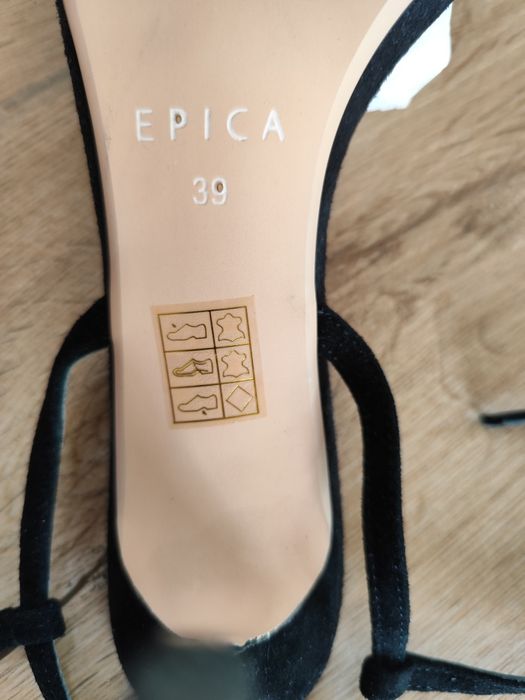 Vând sandale Epica