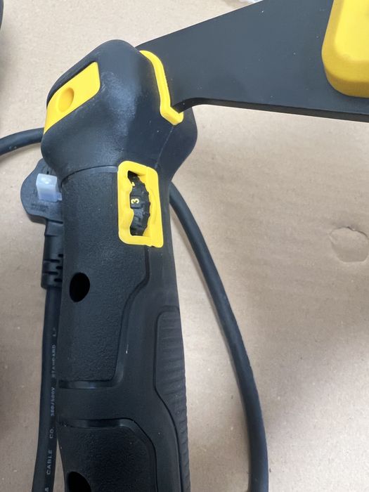 Acest mixer electric DeWalt DWD241-GB de 1800W