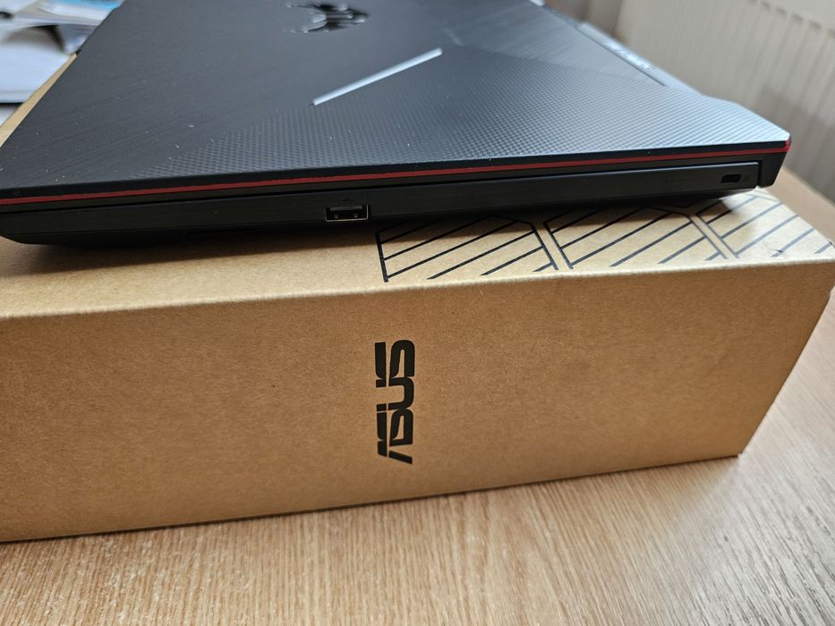 Vând laptop ASUS