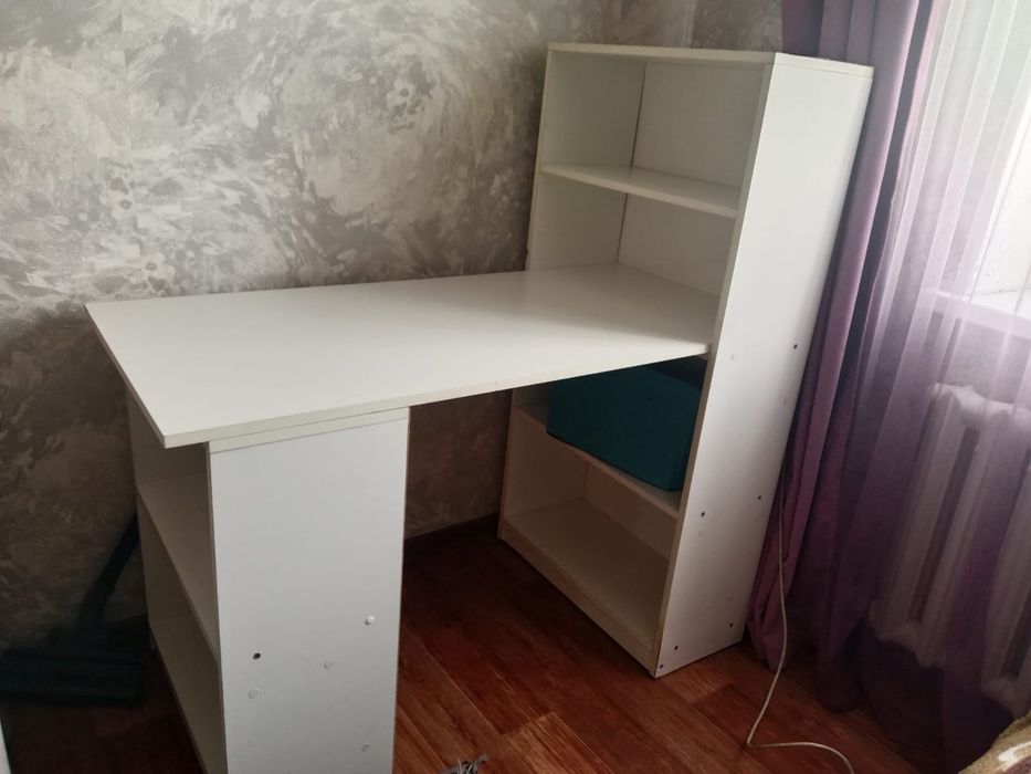 Продам письменный  стол