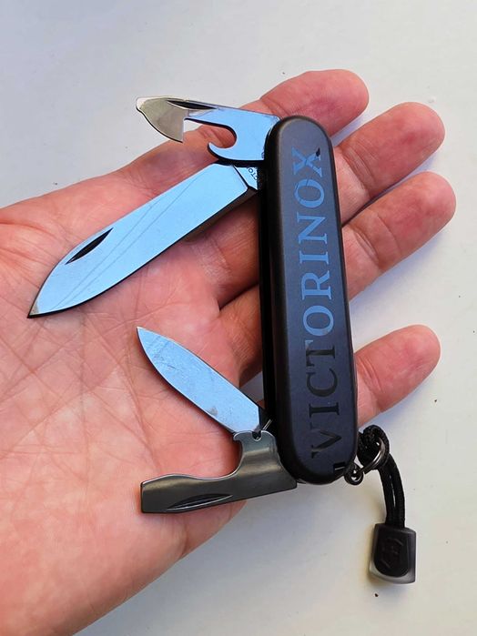Victorinox I.N.O.X. Carbon Mechanical с подарък Victorinox Onyx Black Limited Edition.