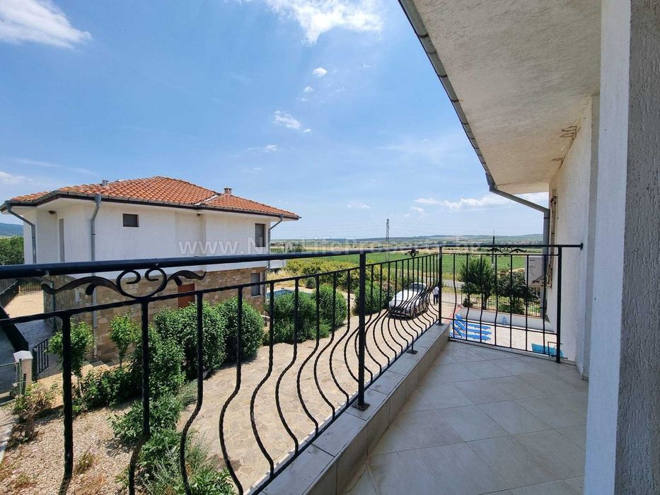 Двуетажна къща с басейн в п. Горица, об. Бургас