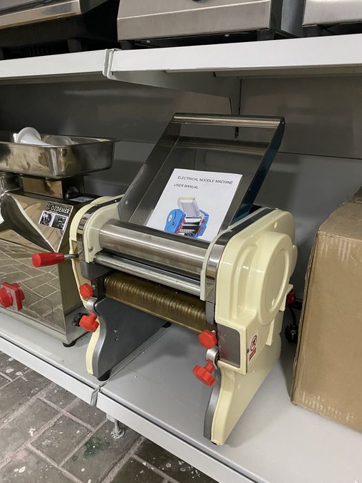 Тестораскаточная машина 22см. лапшерезка настольная