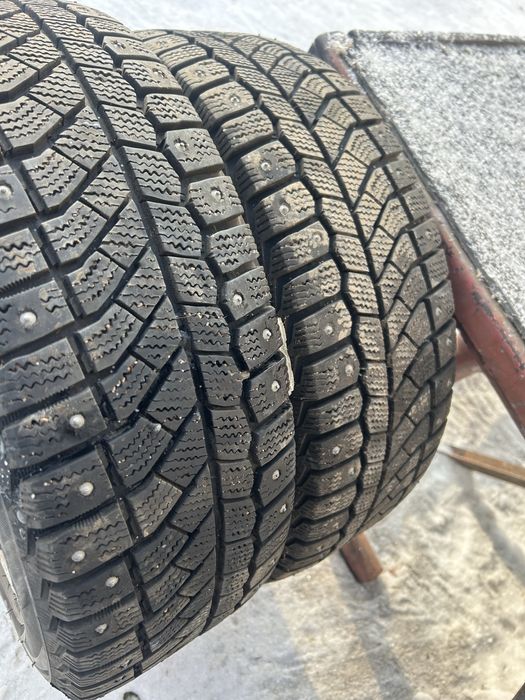 Зимние шипованные резины 2шт