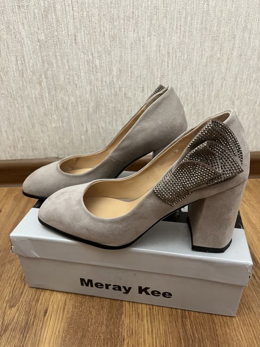 Срочно продам новые туфли