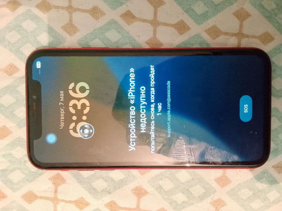 iPhone XR красный цвет