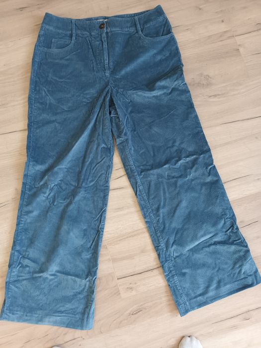 Pantaloni model drept, noi, din reiat