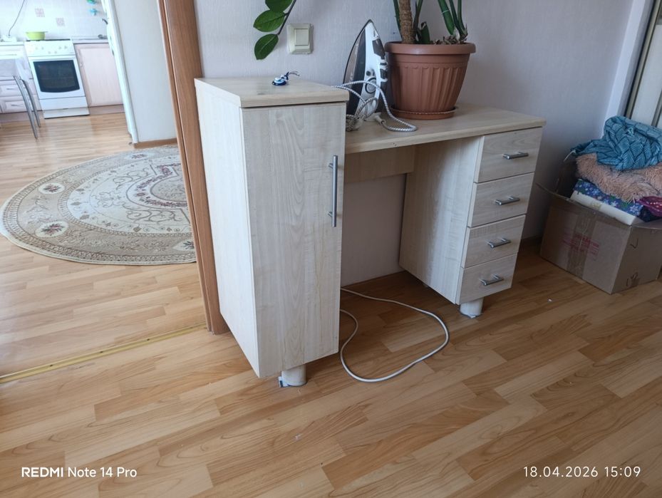 Диван, тахта.       .