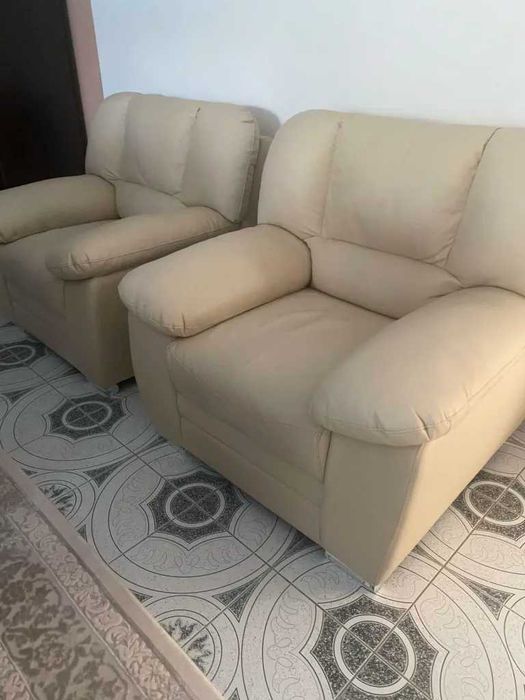 Fotolii crem elegante stare foarte bună