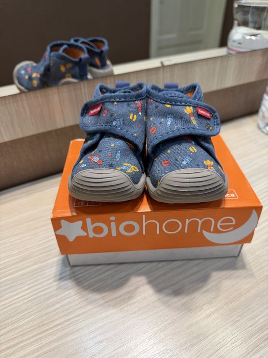 НОВИ пантофи biomehanics