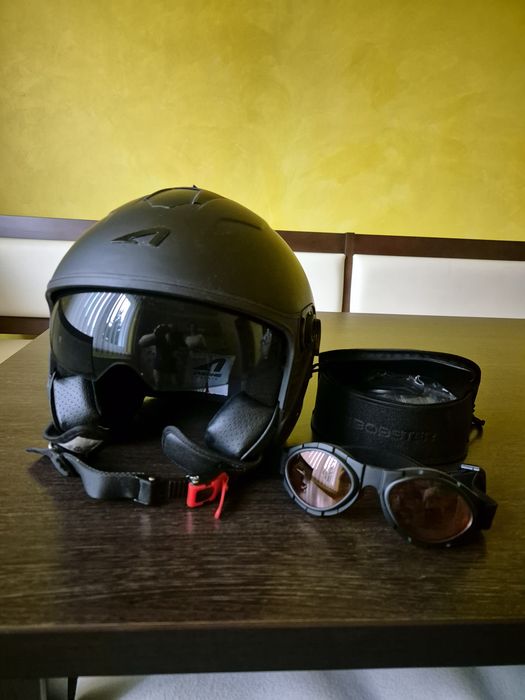 Vând cască moto Astone.