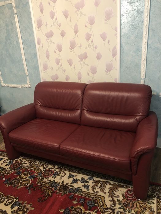Canapea din piele cu doua fotolii