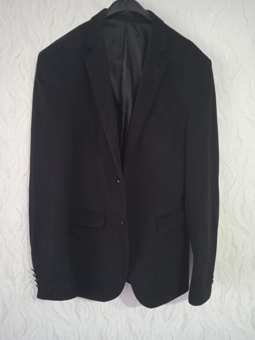 Продаю мужские пиджаки
