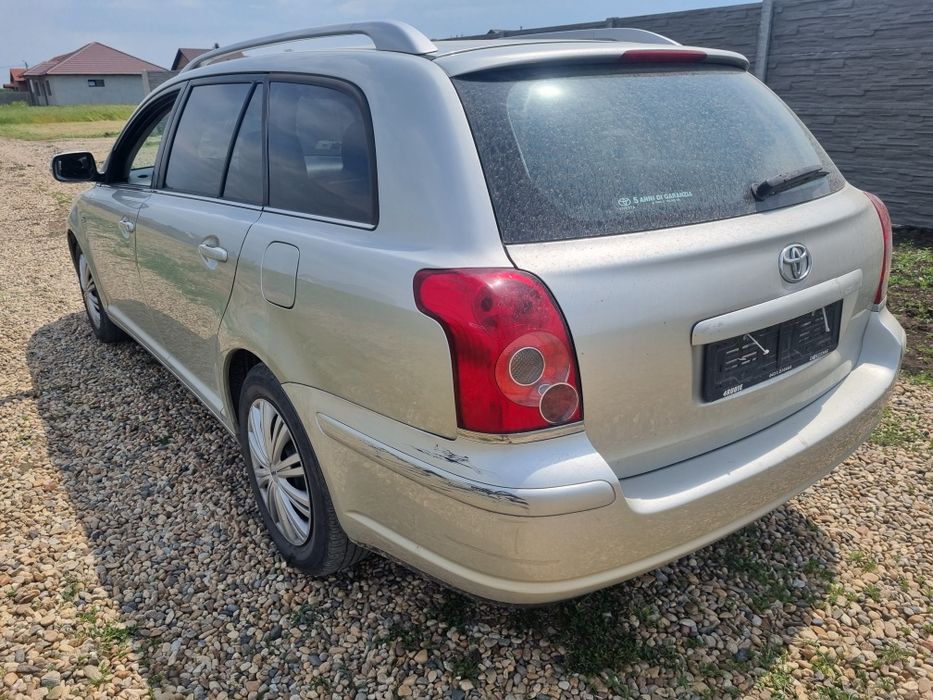 Dezmembrez Toyota Avensis 2.2 dcat 177 cp 2008