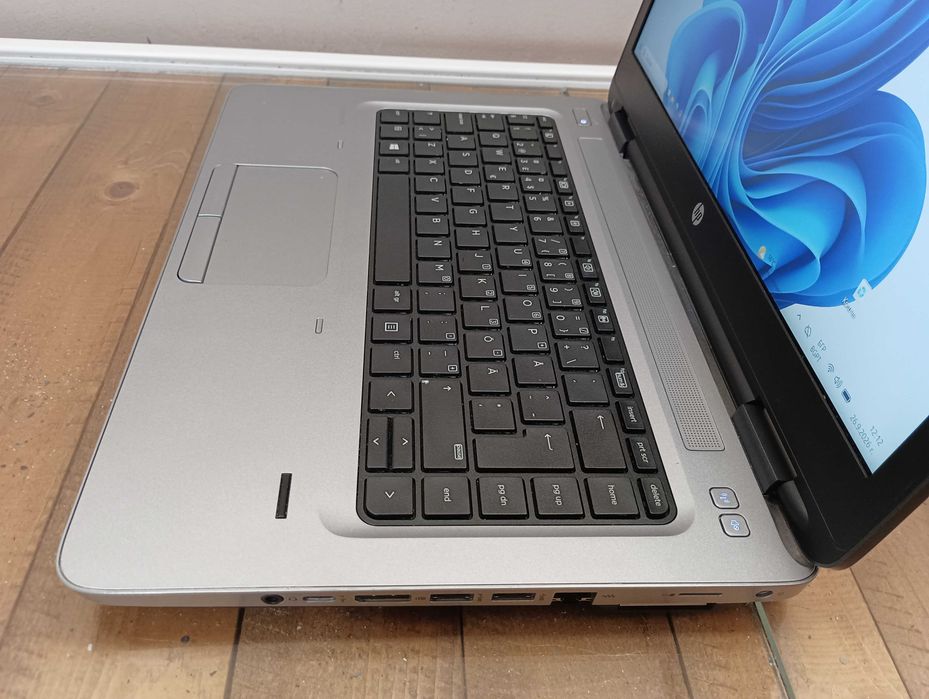 Лаптоп HP ProBook  i5-6200U 8GB RAM   SSD  нова батерия  14"