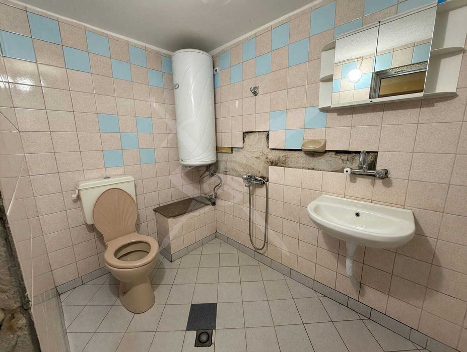 Двуетажна къща в с. Скутаре 92455