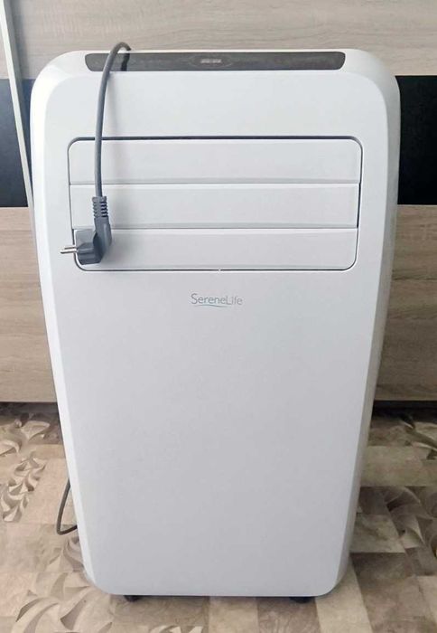 Преносим, мобилен климатик SereneLife 9000 BTU с функции за охлаждане, отопление, обезвлажняване и вентилатор с таймер и дистанционно управление.