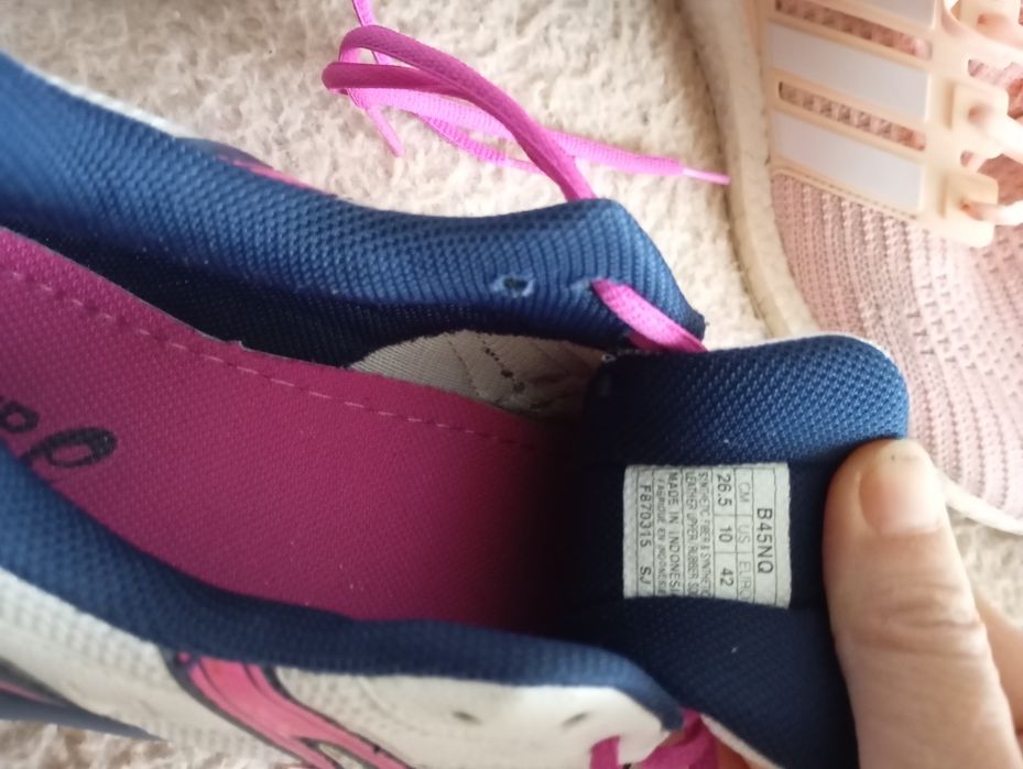 Adidasi Asics noi măr 42,interior 26,7 cm