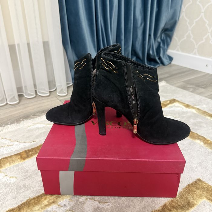 Замшевые ботинки