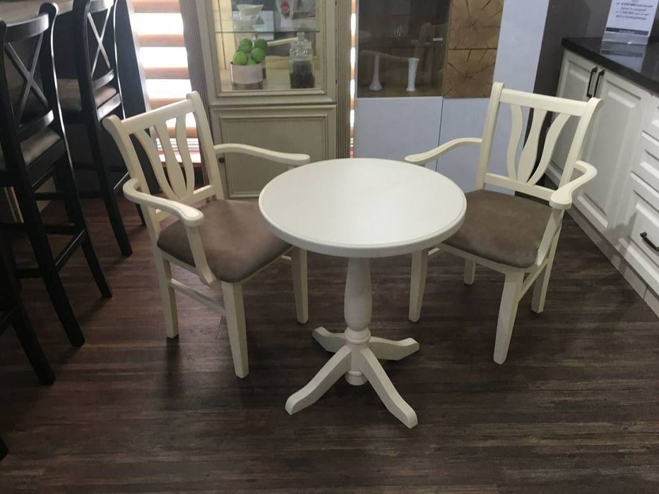 Круглые столы раскладные и нет