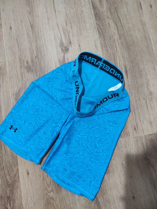 Pantaloni scurți de damă Under mărimea M