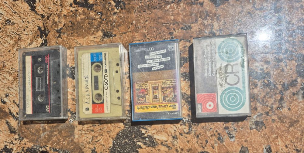 Vând 20 casete audio,muzica45-60-90min.marcile Fuji,Basf,Hitachi,Toshiba,JVC,Samsung,Seiko,Sony ,Gold Star