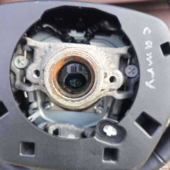 Оригинален волан за Тойота Камри 2020г. без следи от употреба!