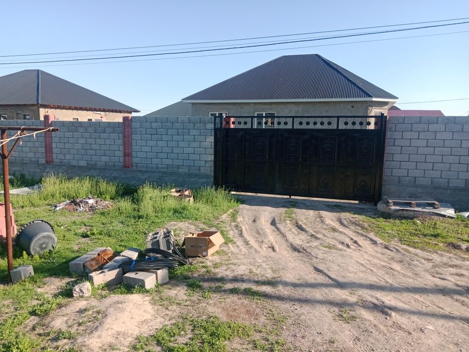 Дом,времянка с мебелью.