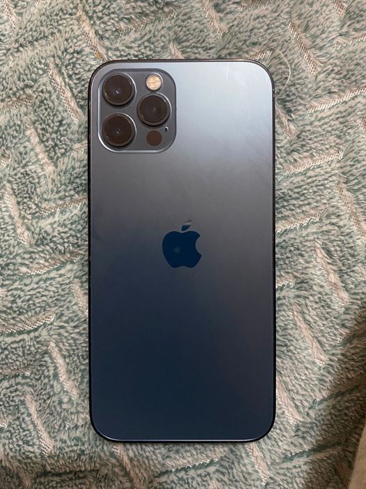 Iphone 12 pro    în stre buna