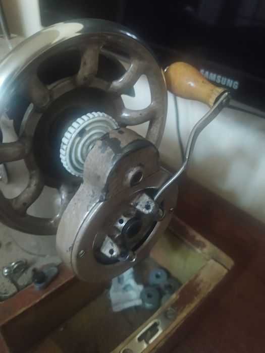 Швейная машинка..раритет.