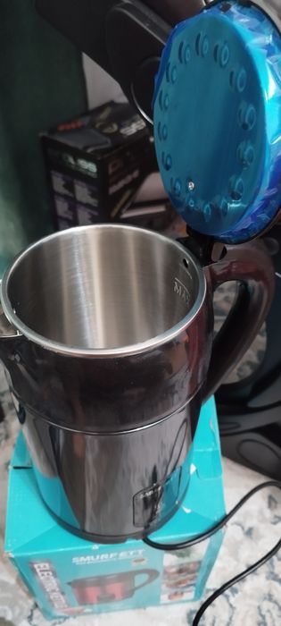 Электрочайник продам 3 штуки