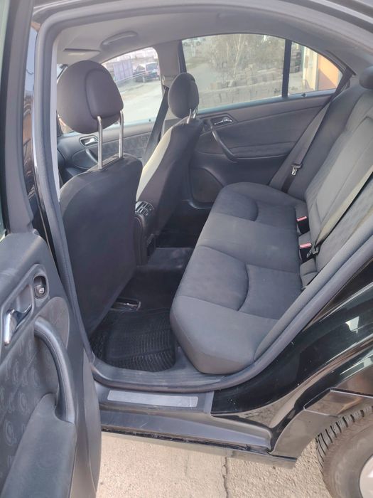 Vând Mercedes-Benz in stare foarte buna de funcționare