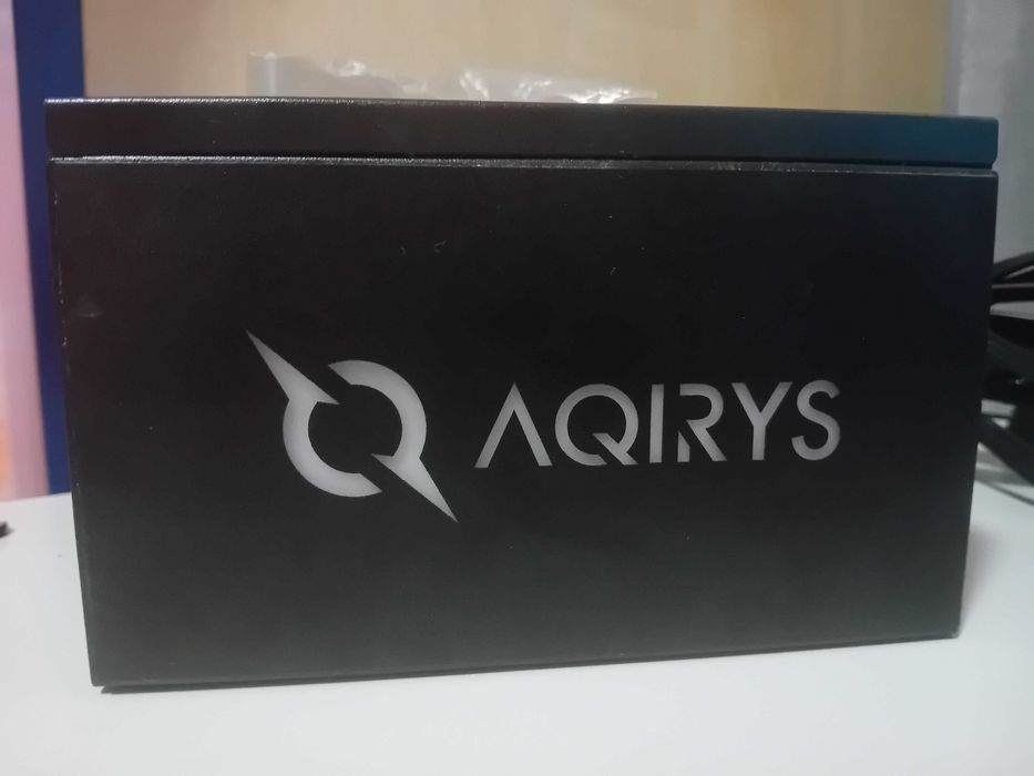 Sursă de la AQIRYS (pulsar) cu putere de 550W