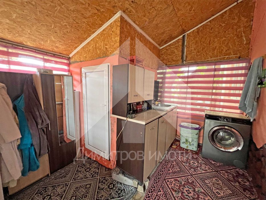 Продава самостоятелна, еднофамилна къща гр. Нови пазар - кв. Нииж.